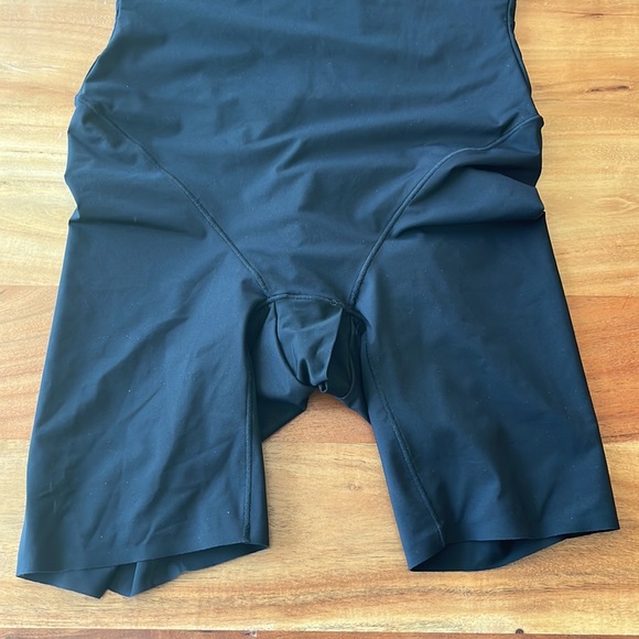 Wacoal Smooth Complexion Shapewear sz small - Picture 9 of 12